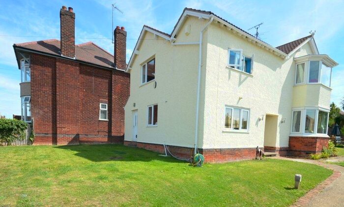 4 Bedroom Detached House To Rent In Beatrice Road, Kettering, Northamptonshire, NN16