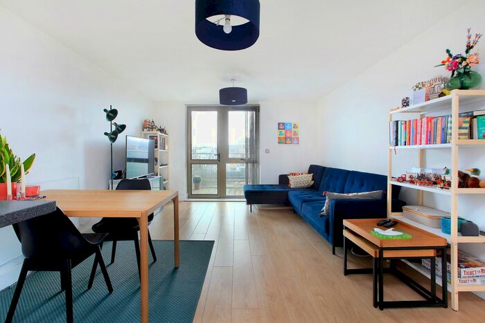 1 Bedroom Flat To Rent In Bedford Road, Clapham, London, SW4