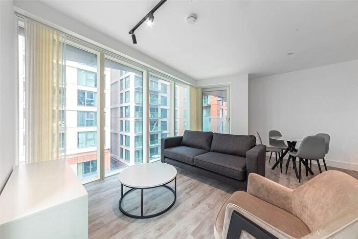 2 Bedroom Flat To Rent In Portal Way, North Acton, W3