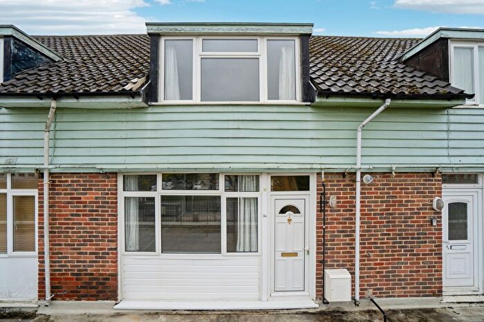 2 Bedroom Flat For Sale In Chenies Parade, Little Chalfont, HP7