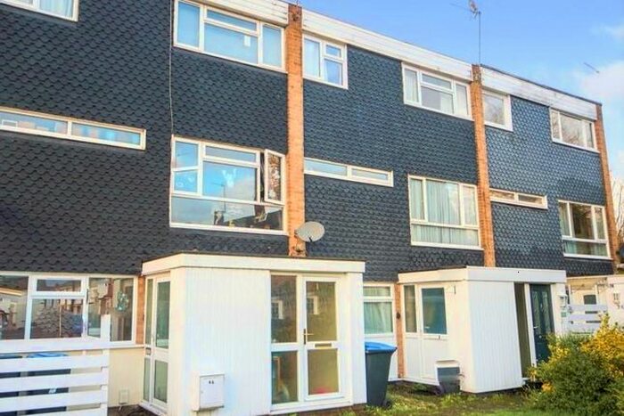 Studio To Rent In Baynes Close, Enfield, EN1