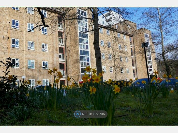 2 Bedroom Flat To Rent In Esher Gardens, London, SW19