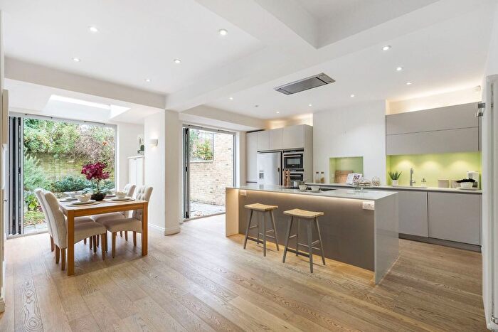 3 Bedroom End Terrace House For Sale In Onslow Road, Richmond Hill, TW10