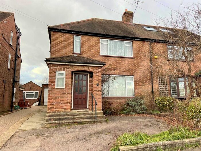 3 Bedroom Property To Rent In Oaklands Avenue, Brookmans Park, Hatfield, AL9