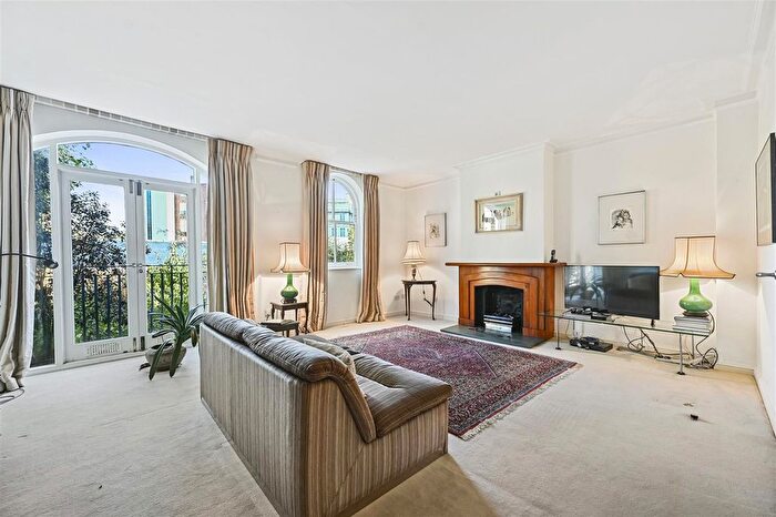 4 Bedroom Maisonette For Sale In Oxford Gate, Brook Green, London, W6