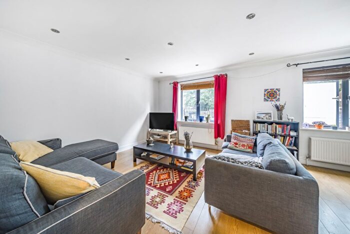 2 Bedroom Flat To Rent In Manor Gardens, Holloway, London, N7
