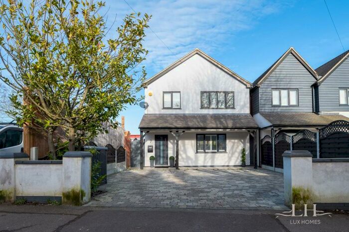 3 Bedroom Detached House To Rent In South Drive, Warley, Brentwood, CM14