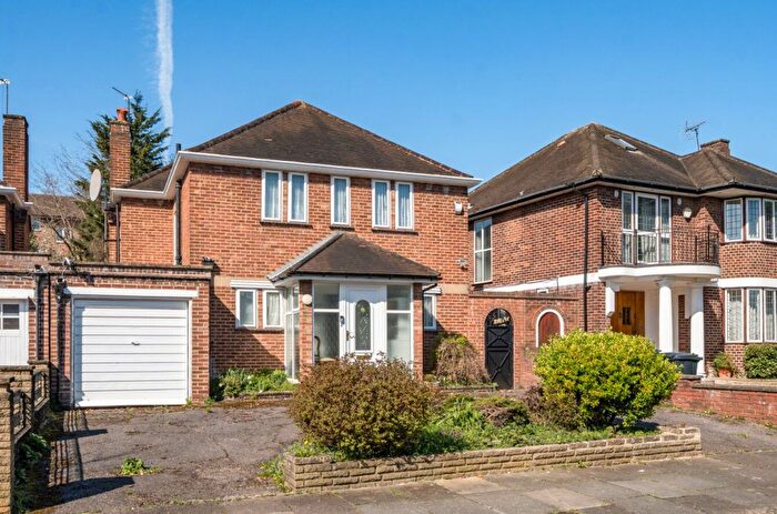 3 Bedroom Detached House For Sale In Ashbourne Road, Ealing, W5