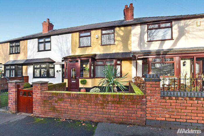 3 Bedroom Mews For Sale In Shaws Avenue, WA2