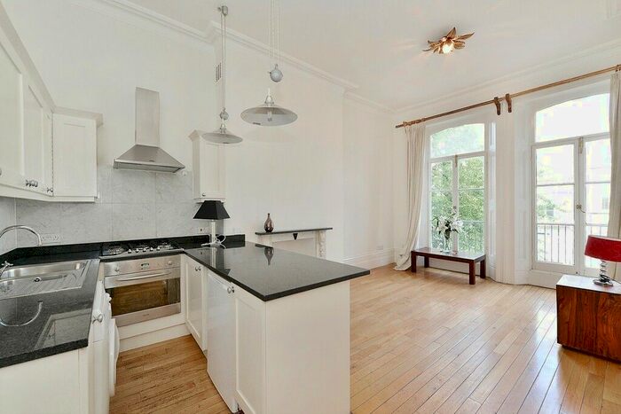 2 Bedroom Flat To Rent In Redcliffe Gardens, Chelsea, SW10