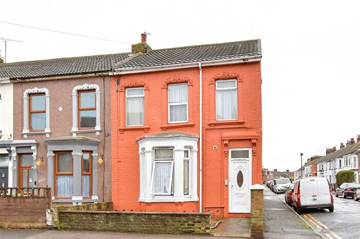 1 Bedroom Flat For Sale In High Street, Sheerness, Kent, ME12