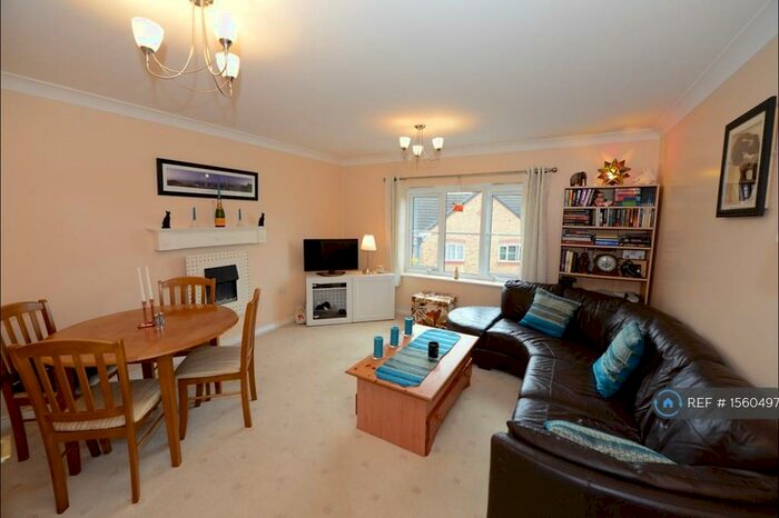 2 Bedroom Flat To Rent In Sannders Crescent, Tipton, DY4