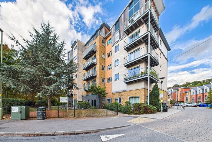 2 Bedroom Flat To Rent In Coombe Way, Farnborough, Hampshire, GU14