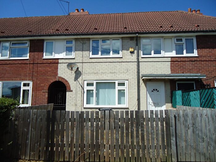 3 Bedroom Town House To Rent In Waincliffe Garth, Leeds, LS11