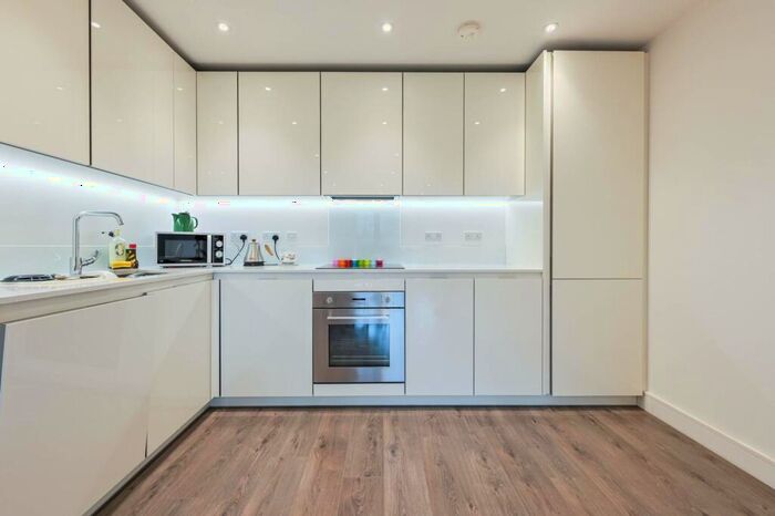 1 Bedroom Flat To Rent In Furlong Court, Tower Hamlets, London, E3