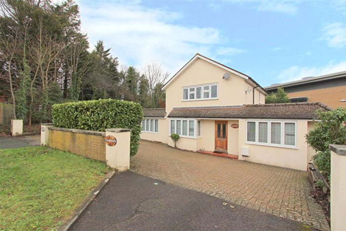 4 Bedroom Detached House For Sale In Woodmansterne Lane, South Wallington, SM6