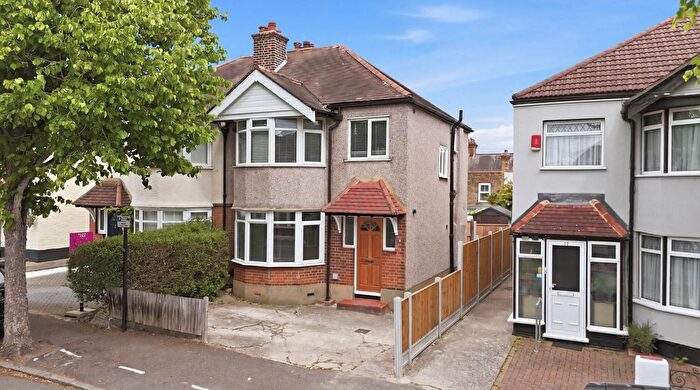 3 Bedroom Property For Sale In Queens Grove Road, Chingford, E4