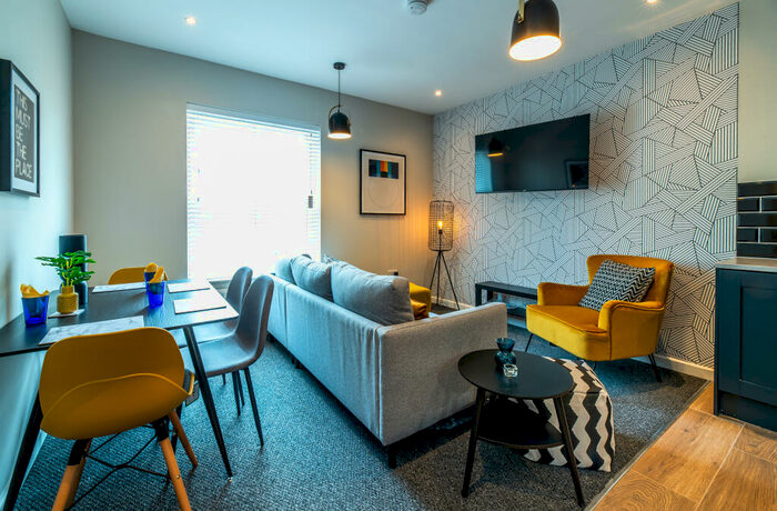 4 Bedroom Apartment To Rent In The Maze, North Sherwood Street, NG1