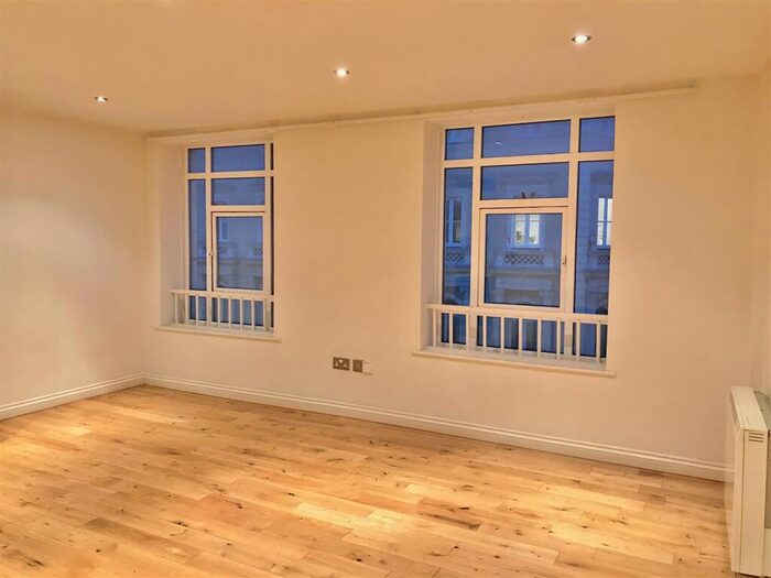 1 Bedroom Flat To Rent In Hill House, Western Road, Hove, BN3