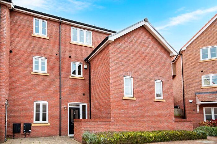2 Bedroom Town House For Sale In The Quays, Burton Waters, Lincoln, LN1