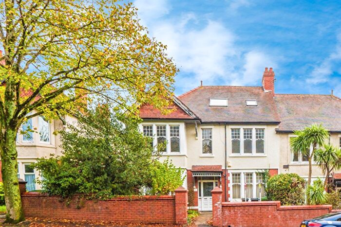 3 Bedroom Flat For Sale In Pen-Y-Lan Road, Penylan, Cardiff, CF23