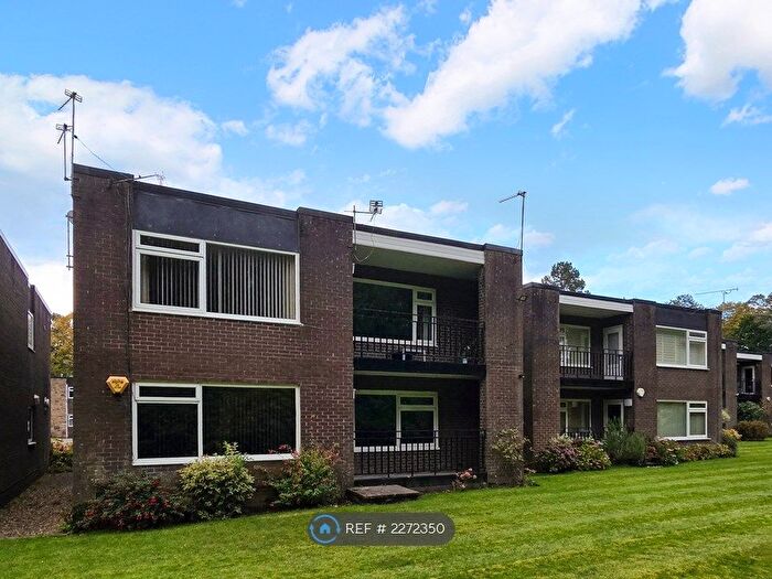 2 Bedroom Flat To Rent In Dunham Lawn, Altrincham, WA14