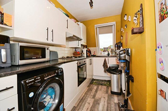 1 Bedroom Flat For Sale In Maybank Avenue, Wembley, HA0