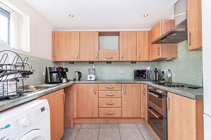 1 Bedroom Flat To Rent In Woodin's Way, Oxford, OX1