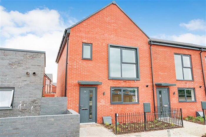 3 Bedroom End Of Terrace House To Rent In Bedroom End Of Terrace House In Pingle Wharf Approach, Leicester, LE3