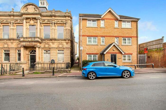 1 Bedroom Flat To Rent In Danielson Court, Manor Road, Chatham, Kent, ME4