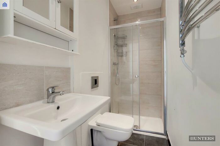 3 Bedroom Flat To Rent In Camden Road, London, NW1