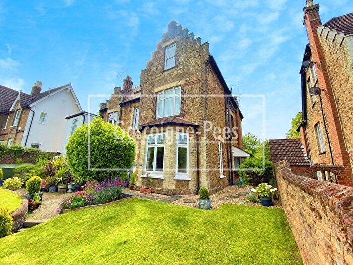 2 Bedroom Property To Rent In Netherwood, Guildford, GU1