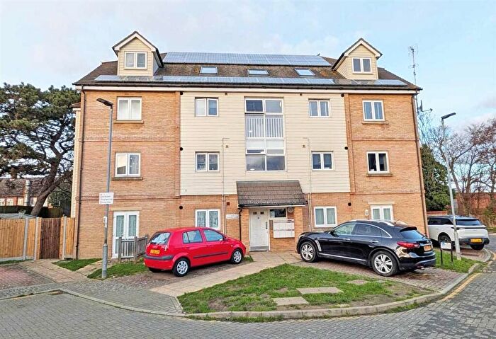 1 Bedroom Flat For Sale In Turnpike Close, Welling, DA16