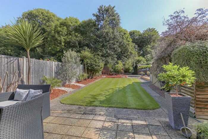 2 Bedroom Semi-Detached Bungalow To Rent In Abercorn Road, Mill Hill, NW7