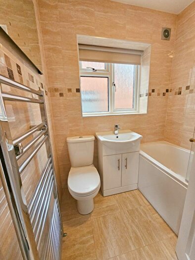 2 Bedroom Bungalow To Rent In Cherry Way, Kenilworth, CV8
