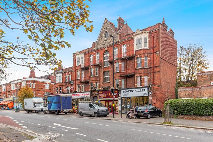 3 Bedroom Flat To Rent In Holmwood Mansions, Uxbridge Road, London, W3