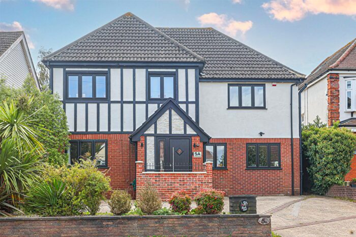 5 Bedroom Detached House For Sale In High Road, Hockley, SS5