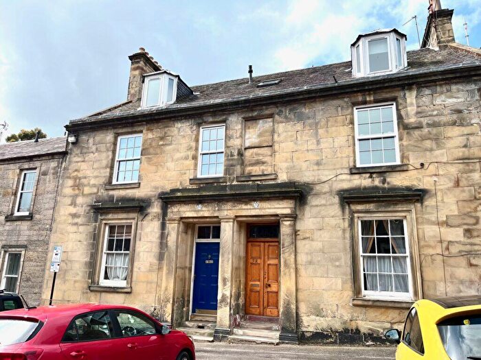 2 Bedroom Flat To Rent In Queen Street Stirling, FK8