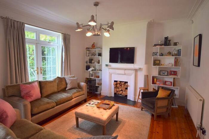 4 Bedroom Semi-Detached House To Rent In Lanchester Road, Highgate, N6