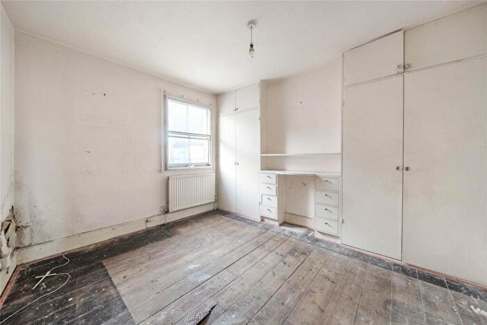 2 Bedroom End Of Terrace House For Sale In Lower Street, Haslemere, Surrey, GU27
