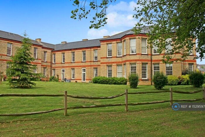 2 Bedroom Flat To Rent In Horton Crescent, Epsom, KT19