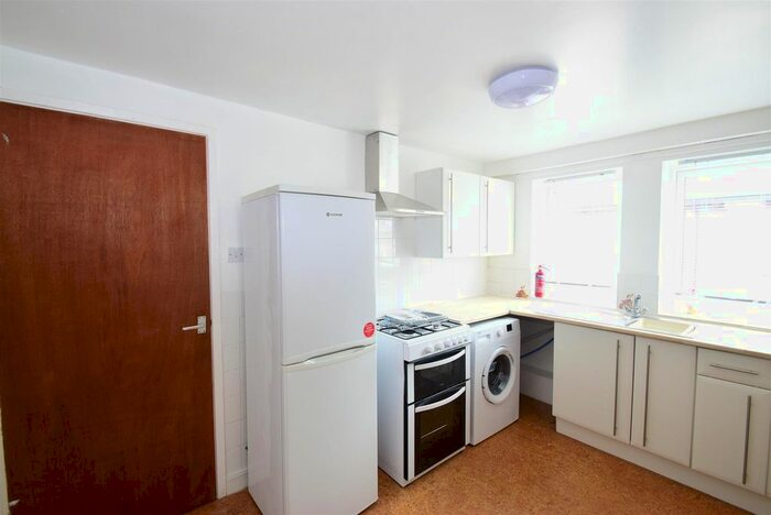3 Bedroom Flat To Rent In Stratford Road, Heaton, NE6