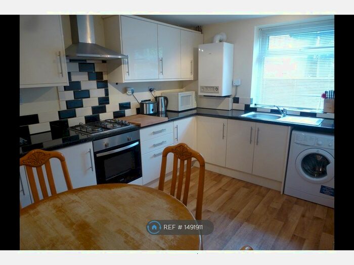 2 Bedroom Semi-Detached House To Rent In Clerk Green Street, Batleys, WF17