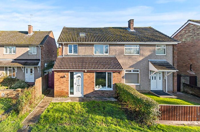 5 Bedroom Semi-Detached House For Sale In Chesil Walk, Corby, NN18