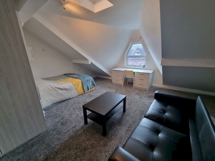 1 Bedroom Flat To Rent In Marlborough Grove, Woodhouse, Leeds, LS2