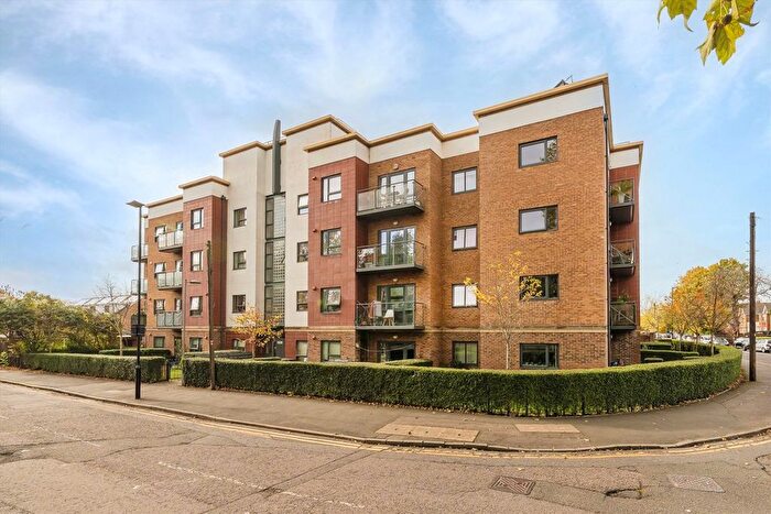 2 Bedroom Flat For Sale In Elmwood Avenue, Feltham, TW13