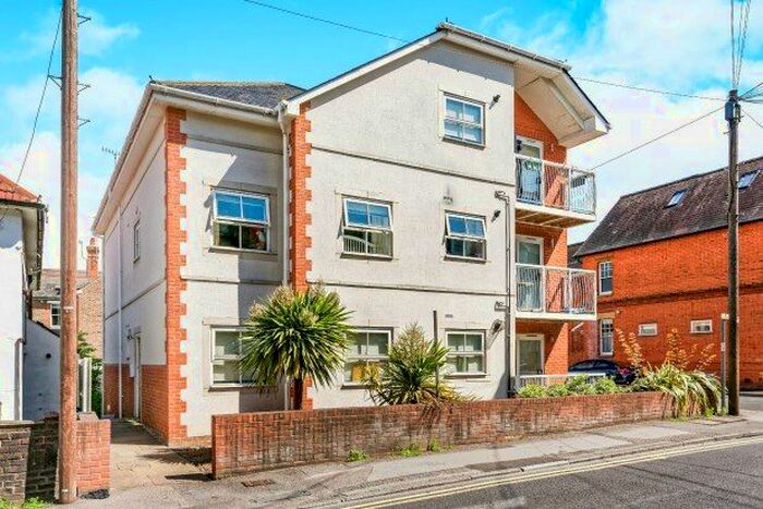 1 Bedroom Flat To Rent In Little London Victoria House, Guildford, GU1