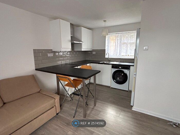 1 Bedroom Flat To Rent In Springwood Crescent, Edgware, HA8