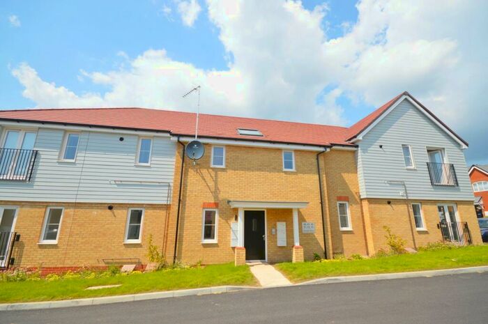 2 Bedroom Flat To Rent In Sinclair Drive, Codmore Hill, Pulborough, RH20