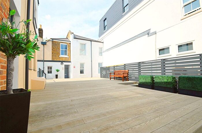 3 Bedroom Flat To Rent In Manor Place, Sutton, SM1